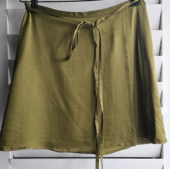 Pull&Bear Olive Mini Skirt - Picture 1 of 6
